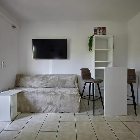 Apartment L&l
