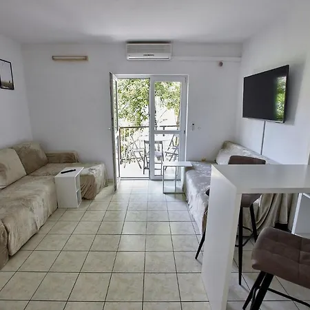 Apartment L&l