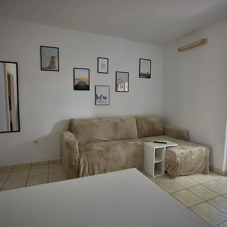 Apartment L&l