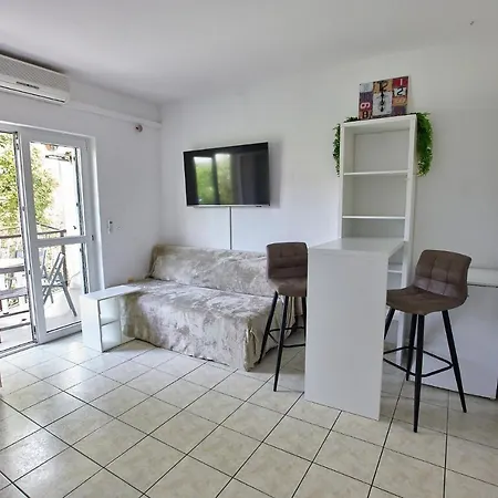 L&l Apartment *